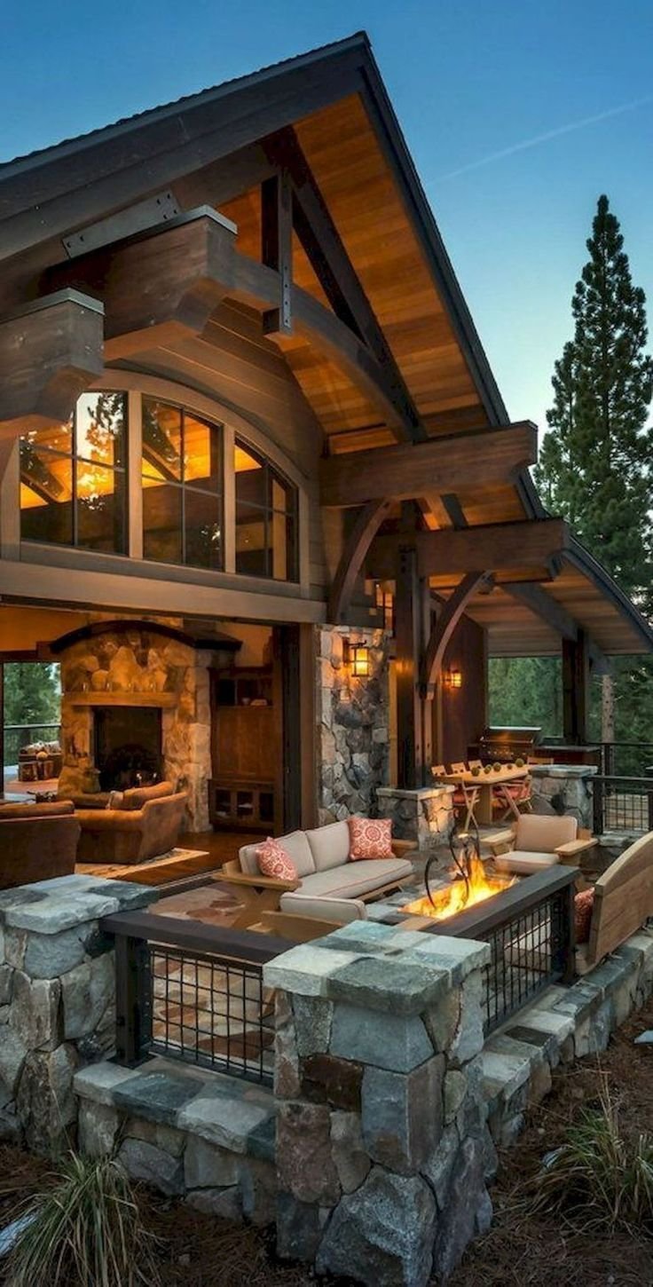 Красивый уютный деревянный домик