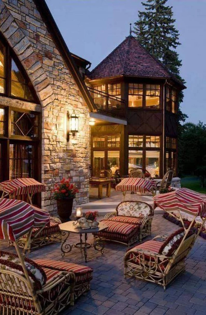 Красивый уютный дом