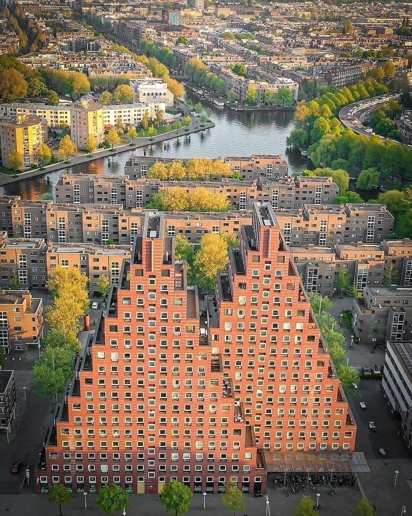 Пирамиды в Амстердаме