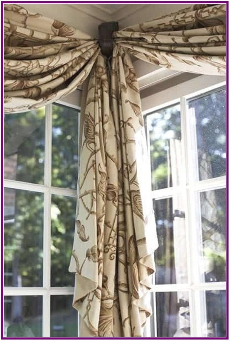 Короткие шторы на угловое окно