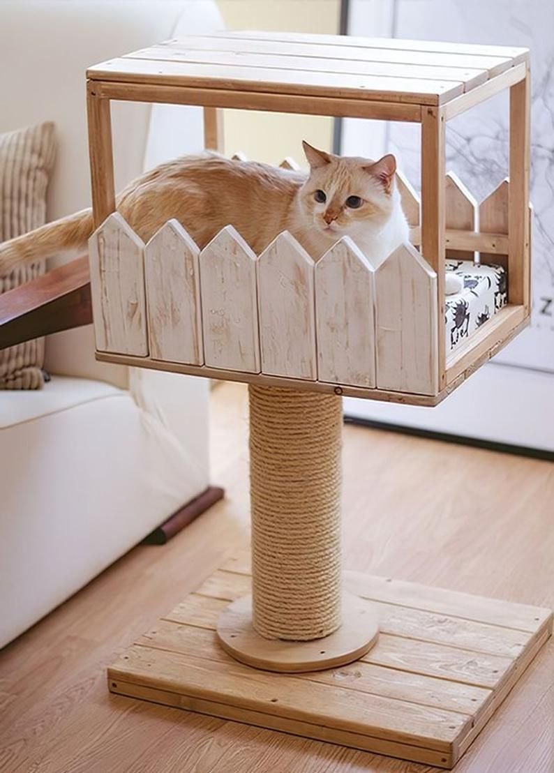 Деревянный домик для кошки