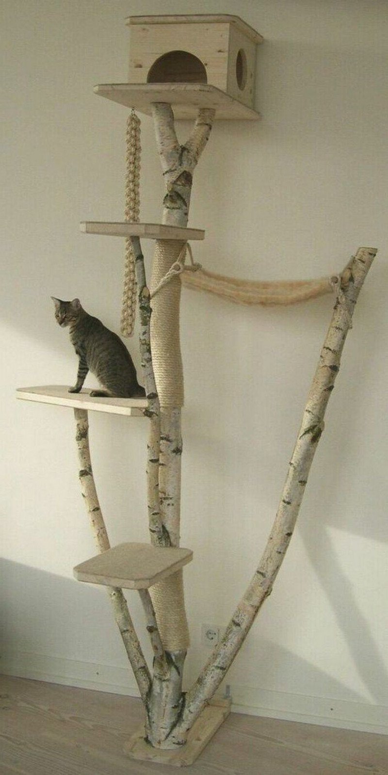 Лазалка для кошек из дерева