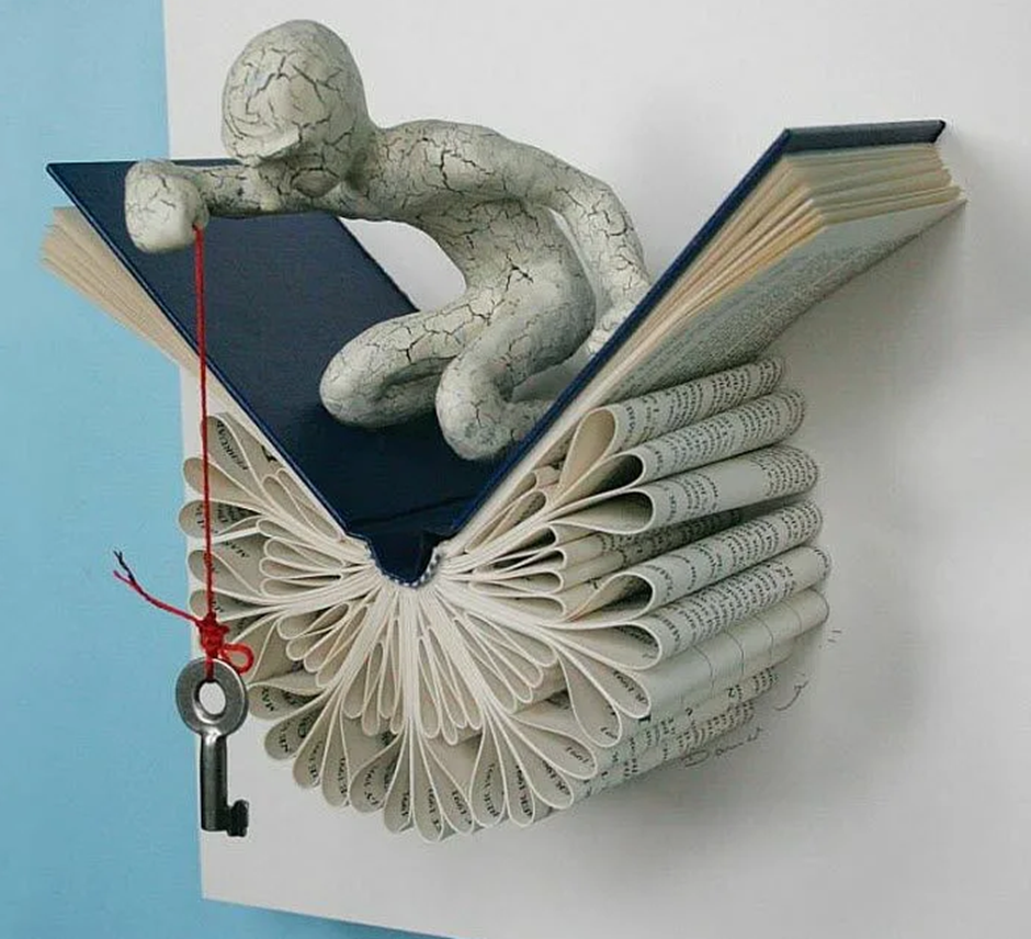 Декор из старых книг