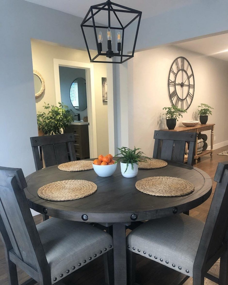 Round Dining Table a482