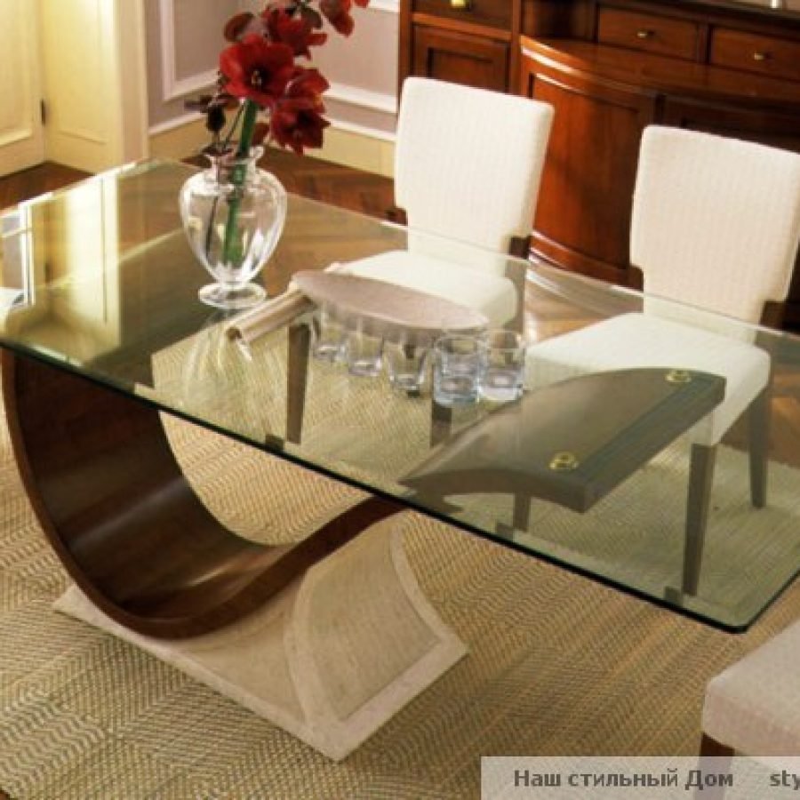 Стильный стеклянный стол