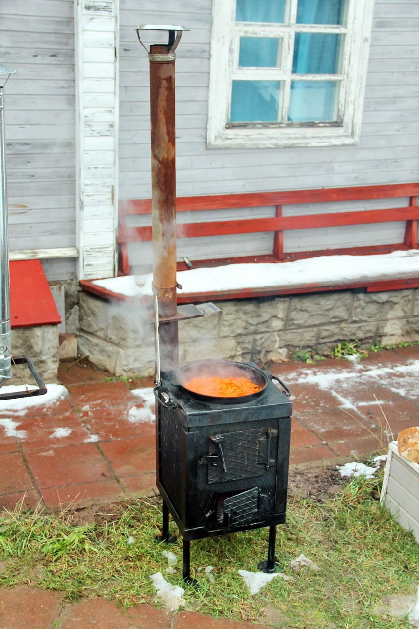Металлическая уличная печка