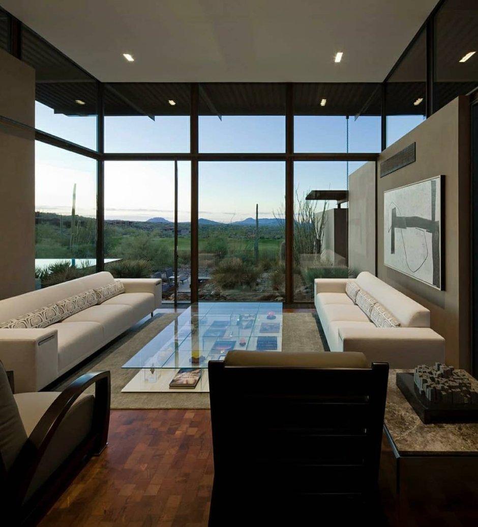 Интерьер гостиной с панорамными окнами