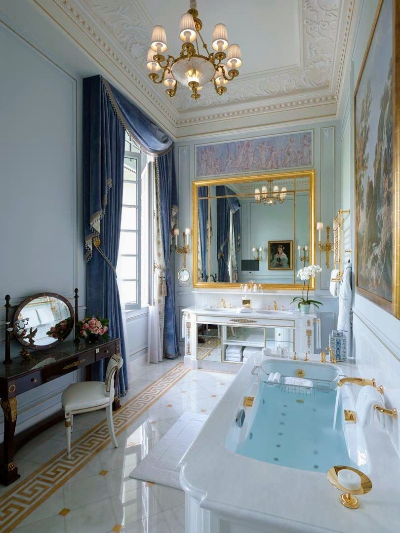 Отель в Париже Shangri la