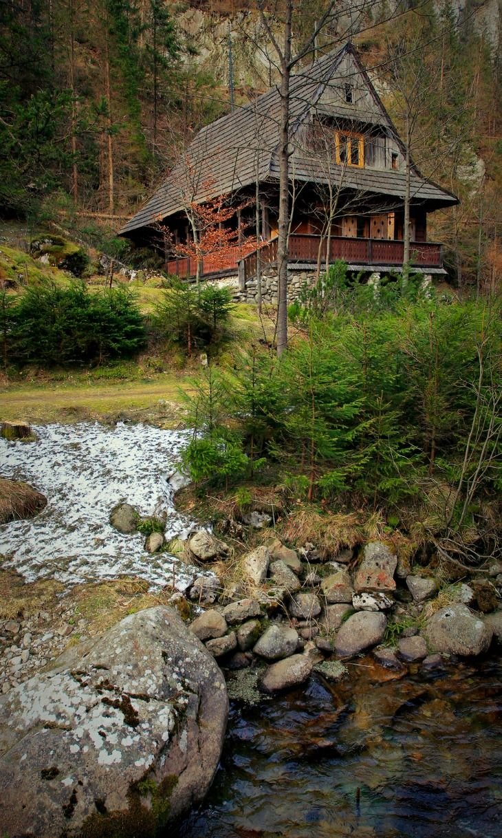 Каменный дом в горах Хижина