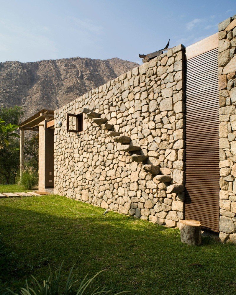 «Каменный дом» (исп. Casa de piedra)