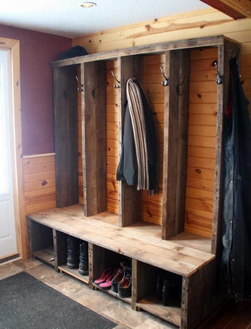 Шкаф в прихожую из дерева