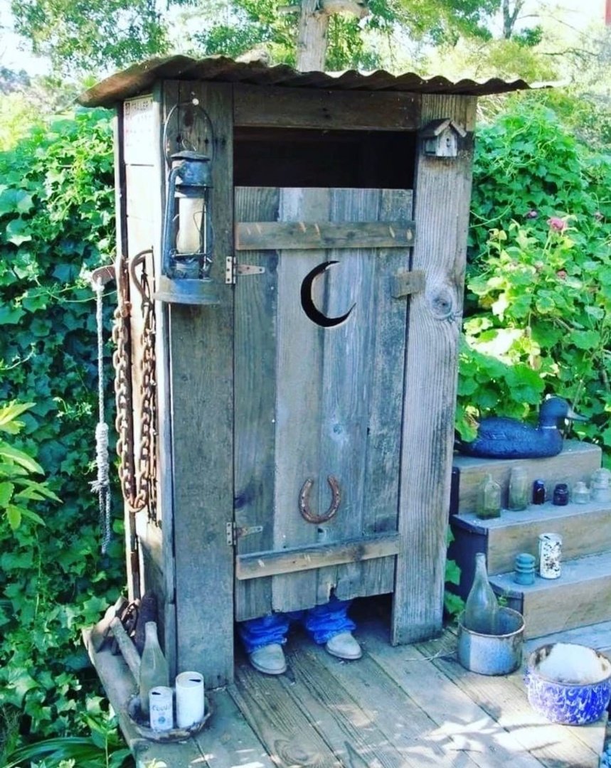 Сельский туалет