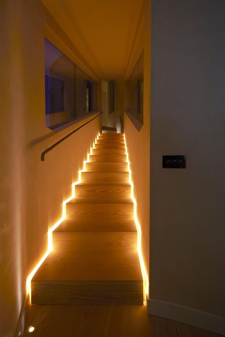 Освещение в коридоре с лестницей