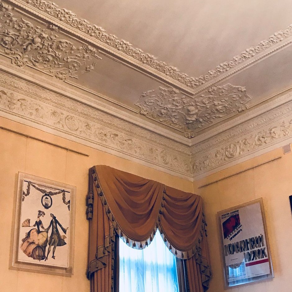 Красивые потолки с лепниной