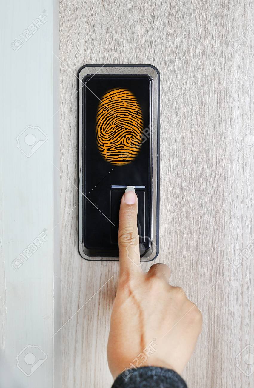 Сканер по отпечатку пальца на двери