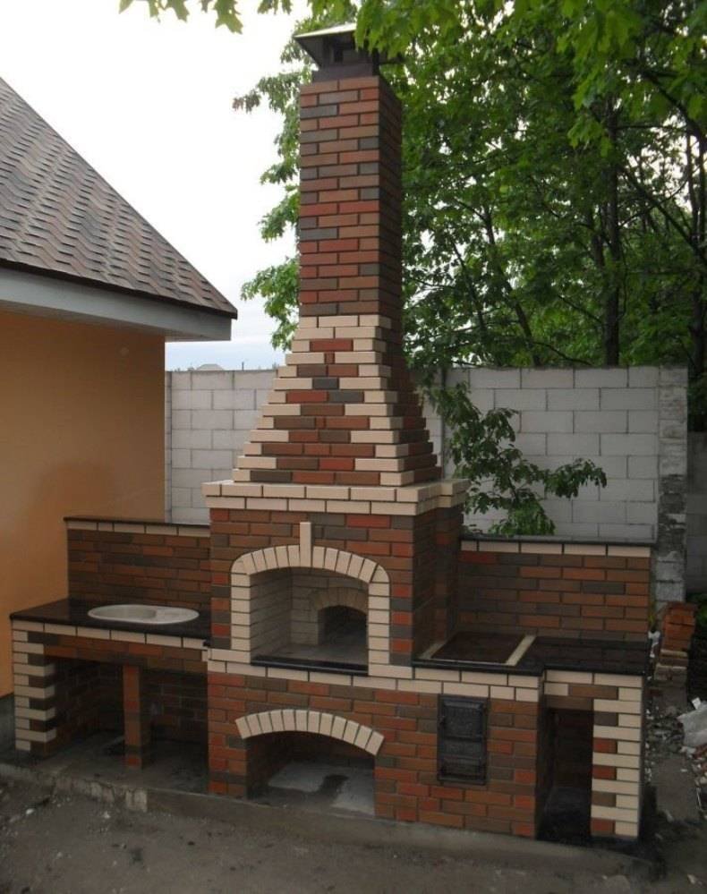 Уличный камин из кирпича