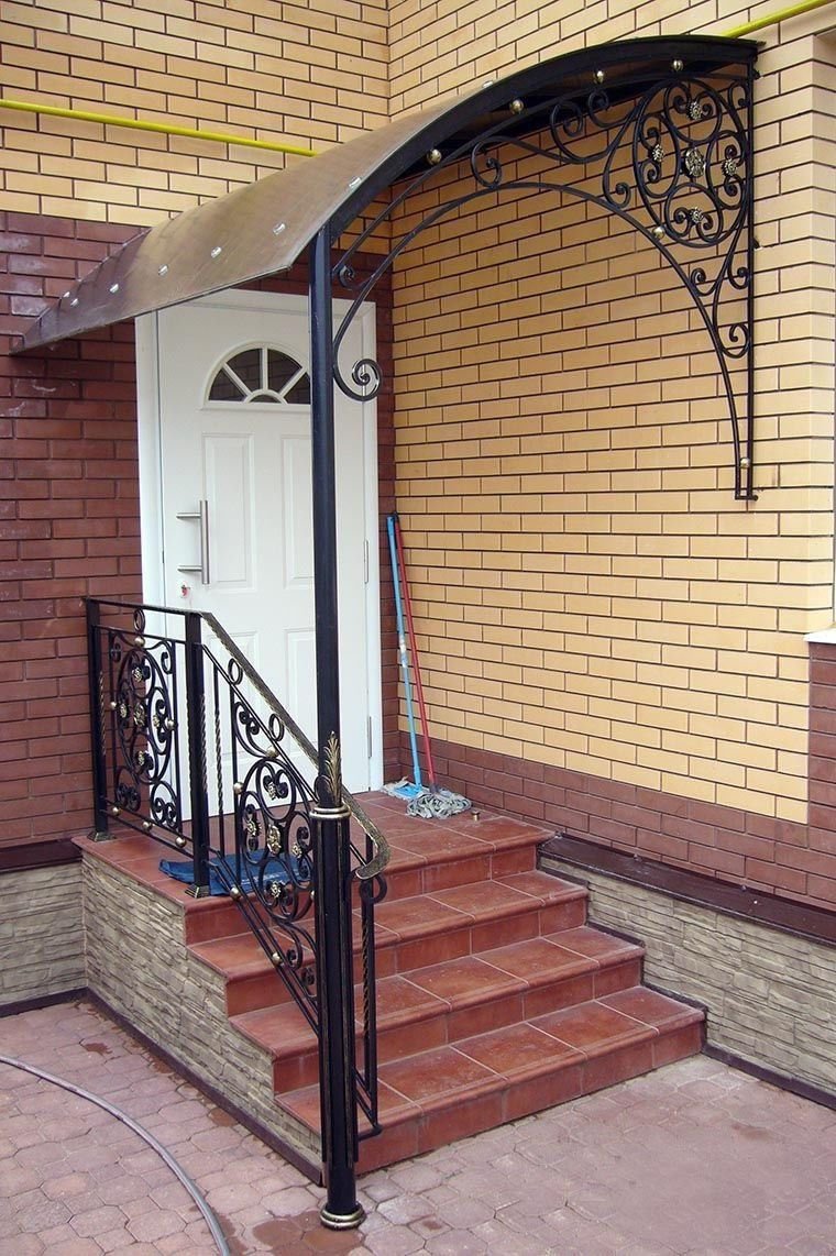 Козырек для крыльца
