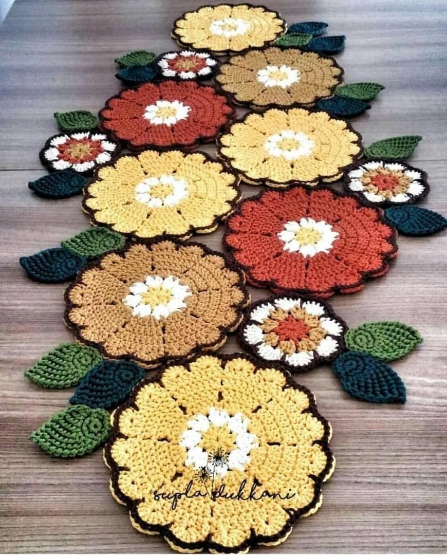 Коврик из вязаных цветов