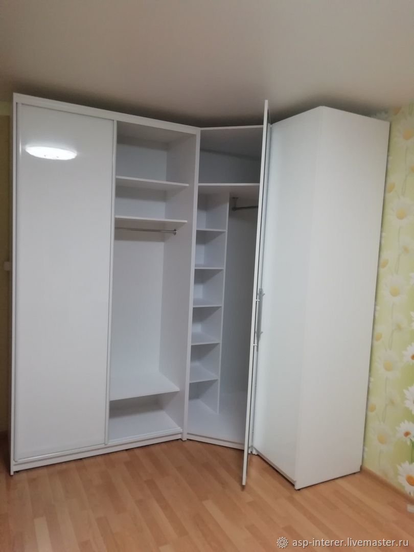 Угловой шкаф купе