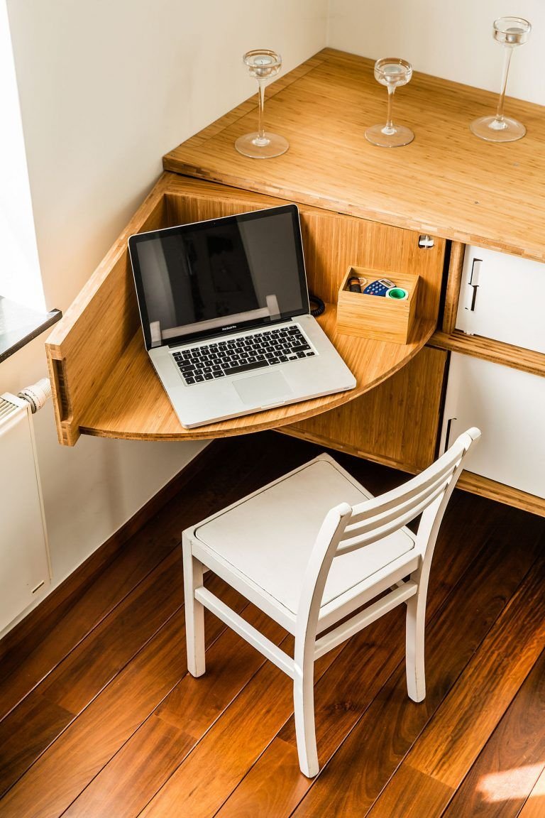 Письменный стол для маленькой квартиры