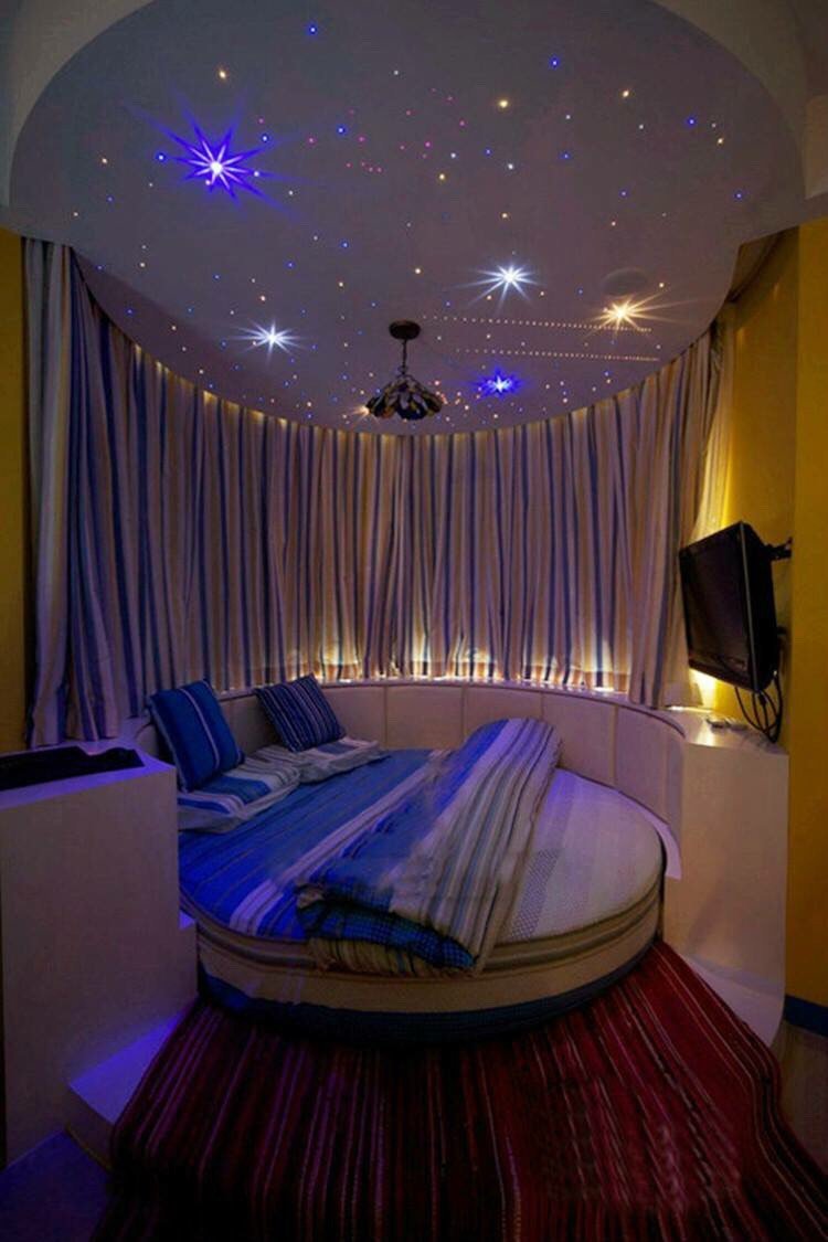 Звездный потолок в спальне