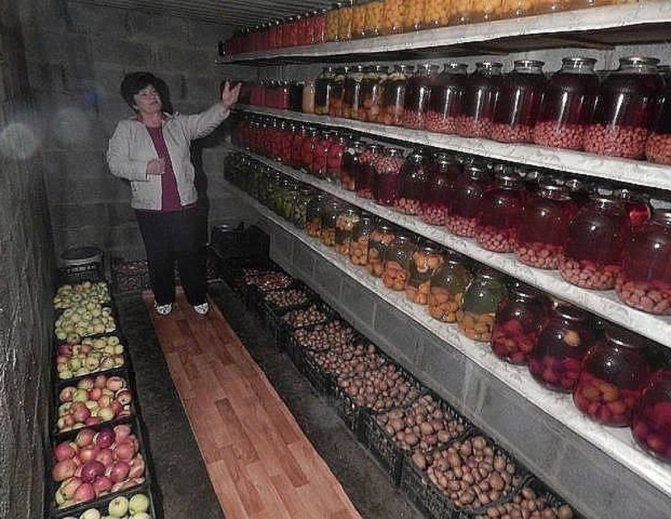 Стеллажи для заготовок в подвале