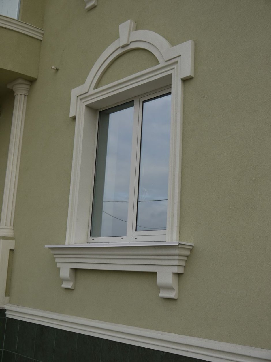 Фасадная лепнина окна
