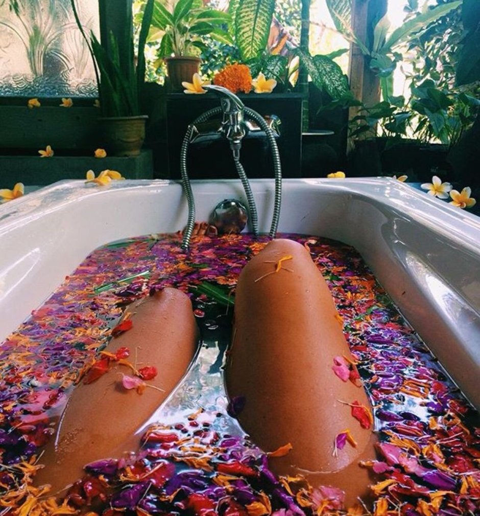 Ванна с цветами