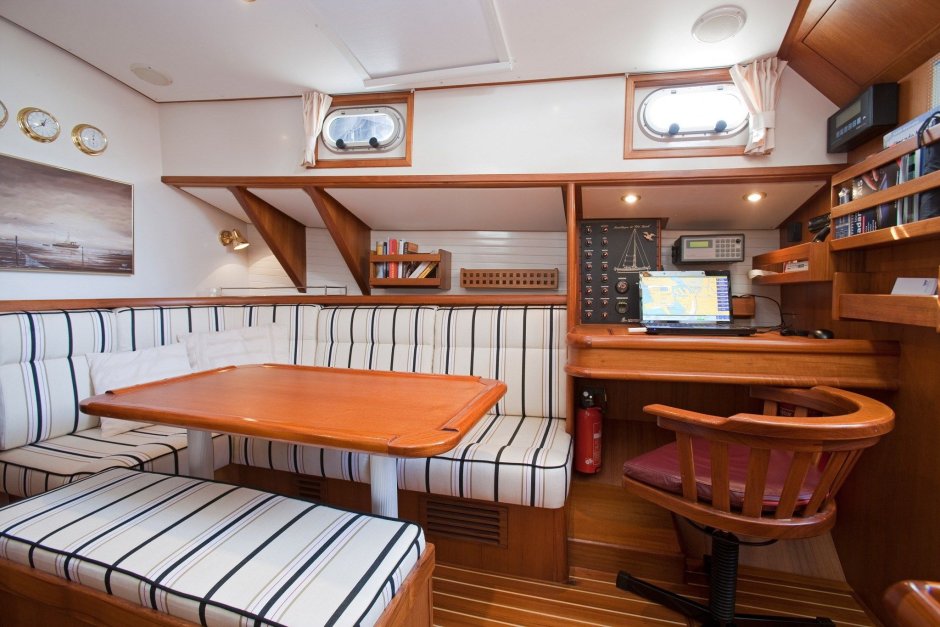 Wellcraft 3000 каюта