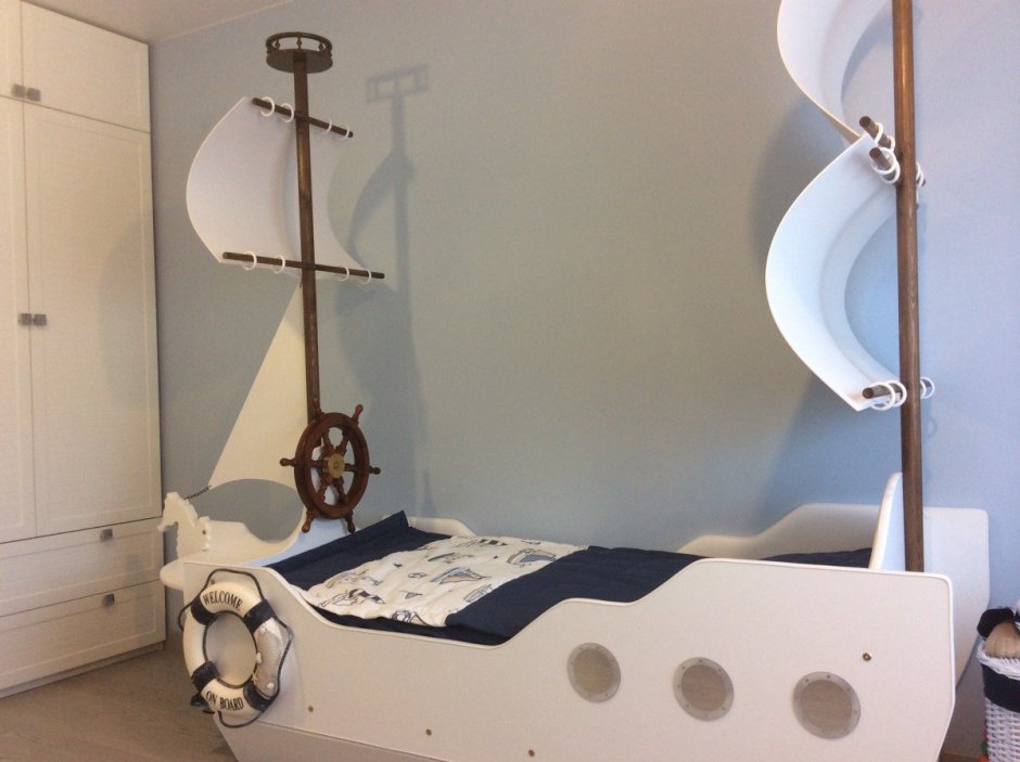 Детская кровать корабль