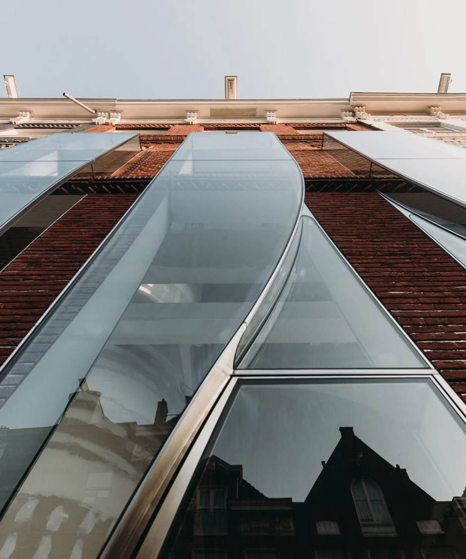 The looking Glass на p. c. Hooftstraat, 138