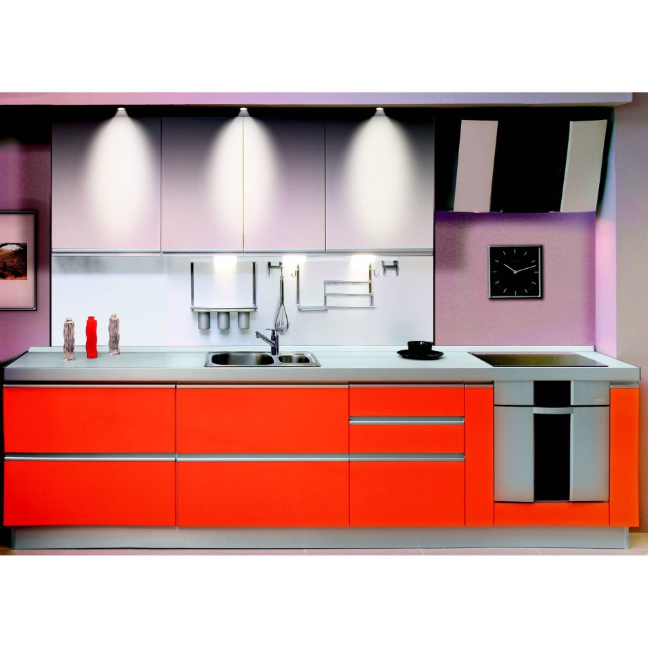 Красная кухня с матовыми стеклами