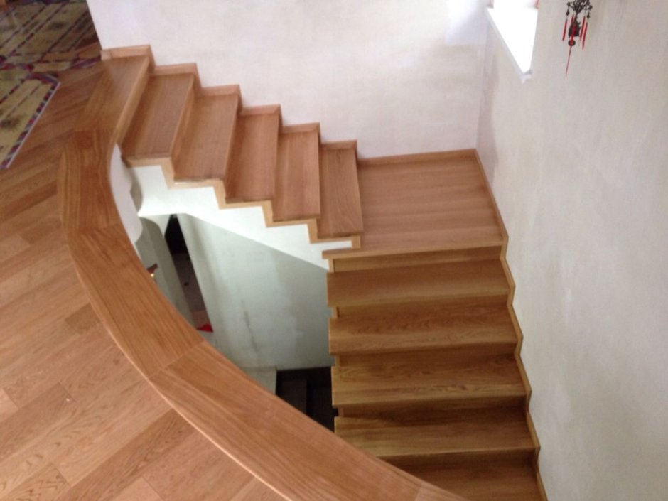 Бетонная лестница из ламината