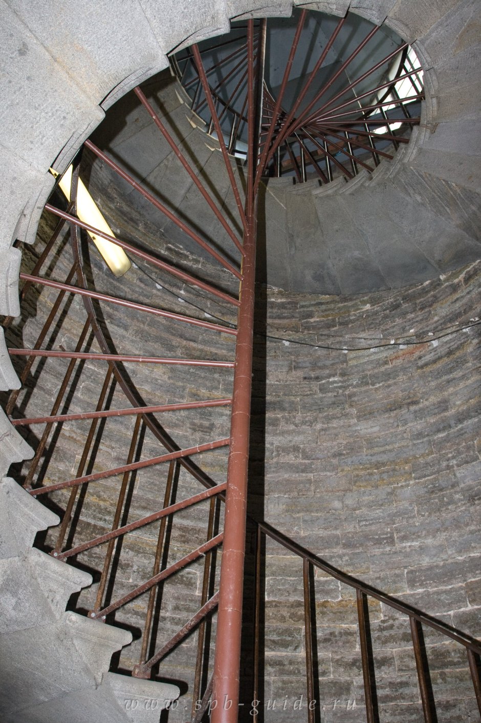 Исаакиевский собор лестница на колоннаду
