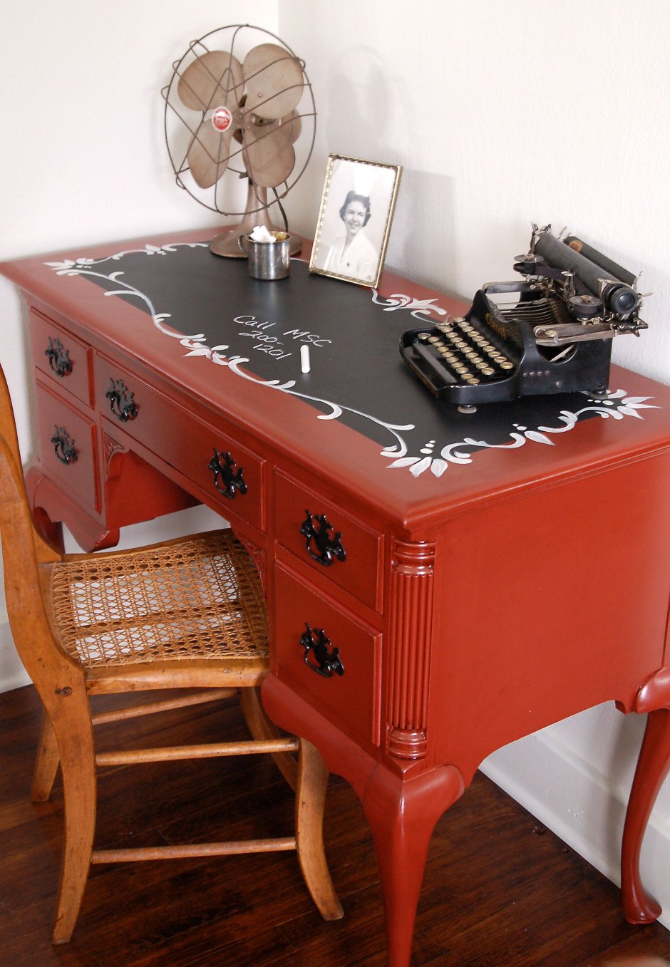 Декор старого письменного стола