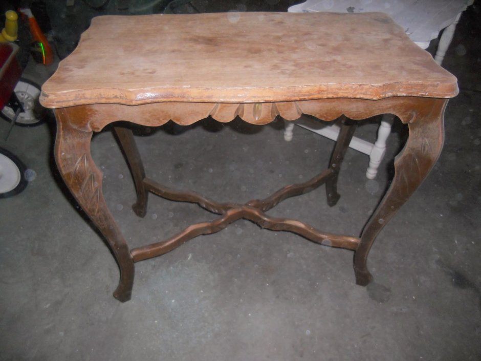 Отреставрировать старый стол из дерева