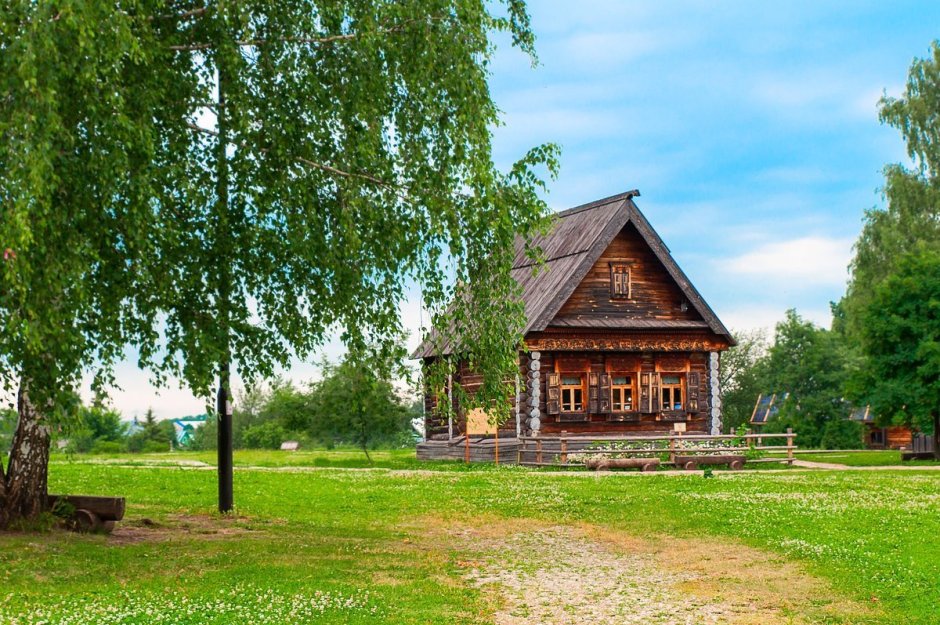 Красивый деревенский дом