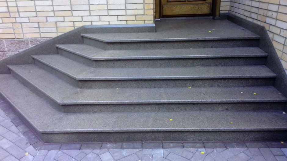 Входные бетонные ступеньки