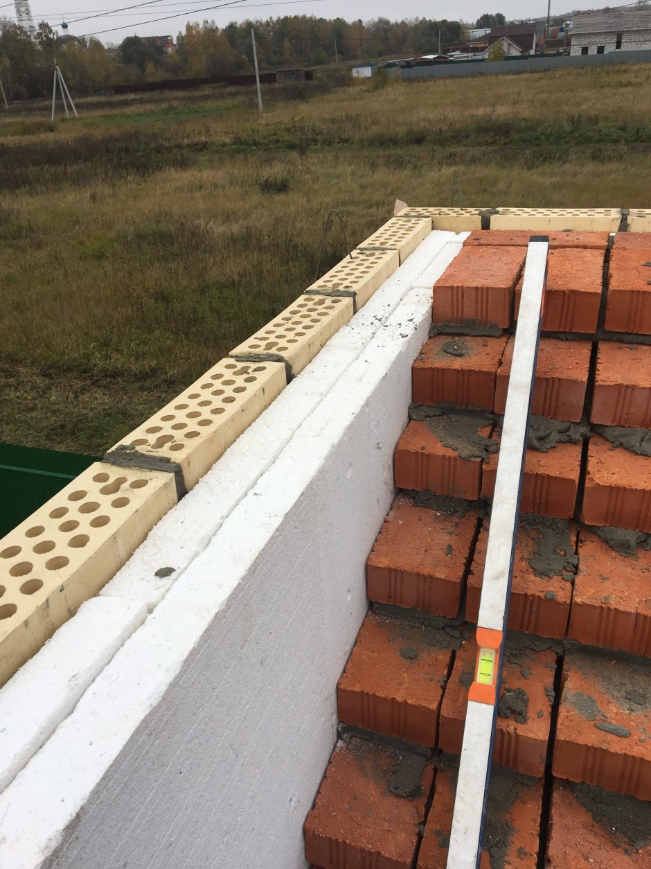 Кирпичная кладка с утеплителем
