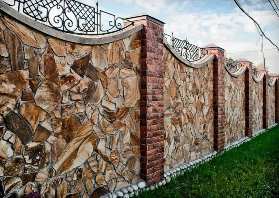 Забор из дикого камня