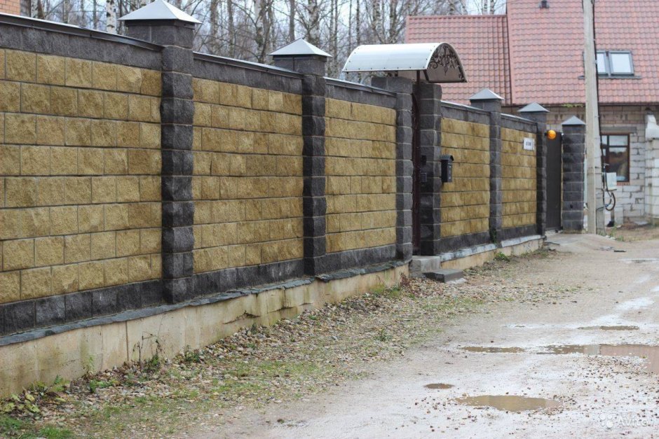 Забор из пескоблоков