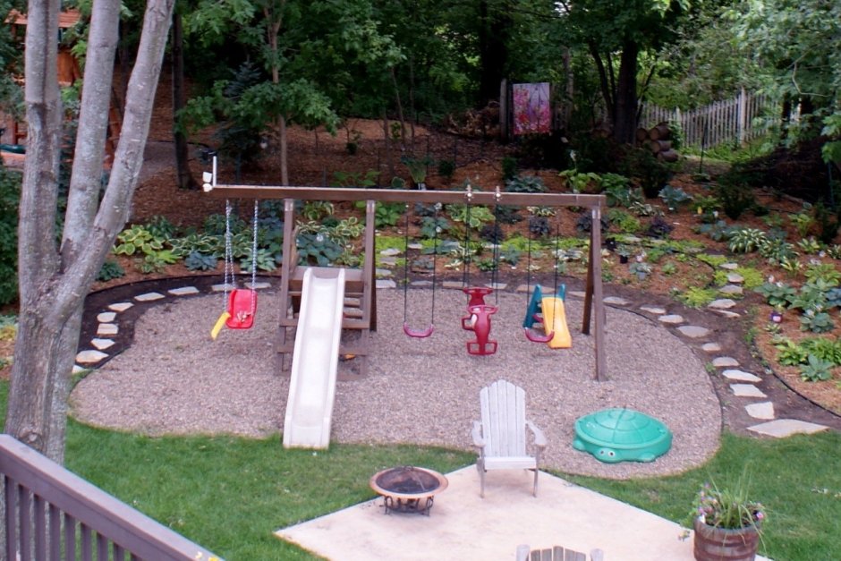 Ландшафт детской площадки на даче