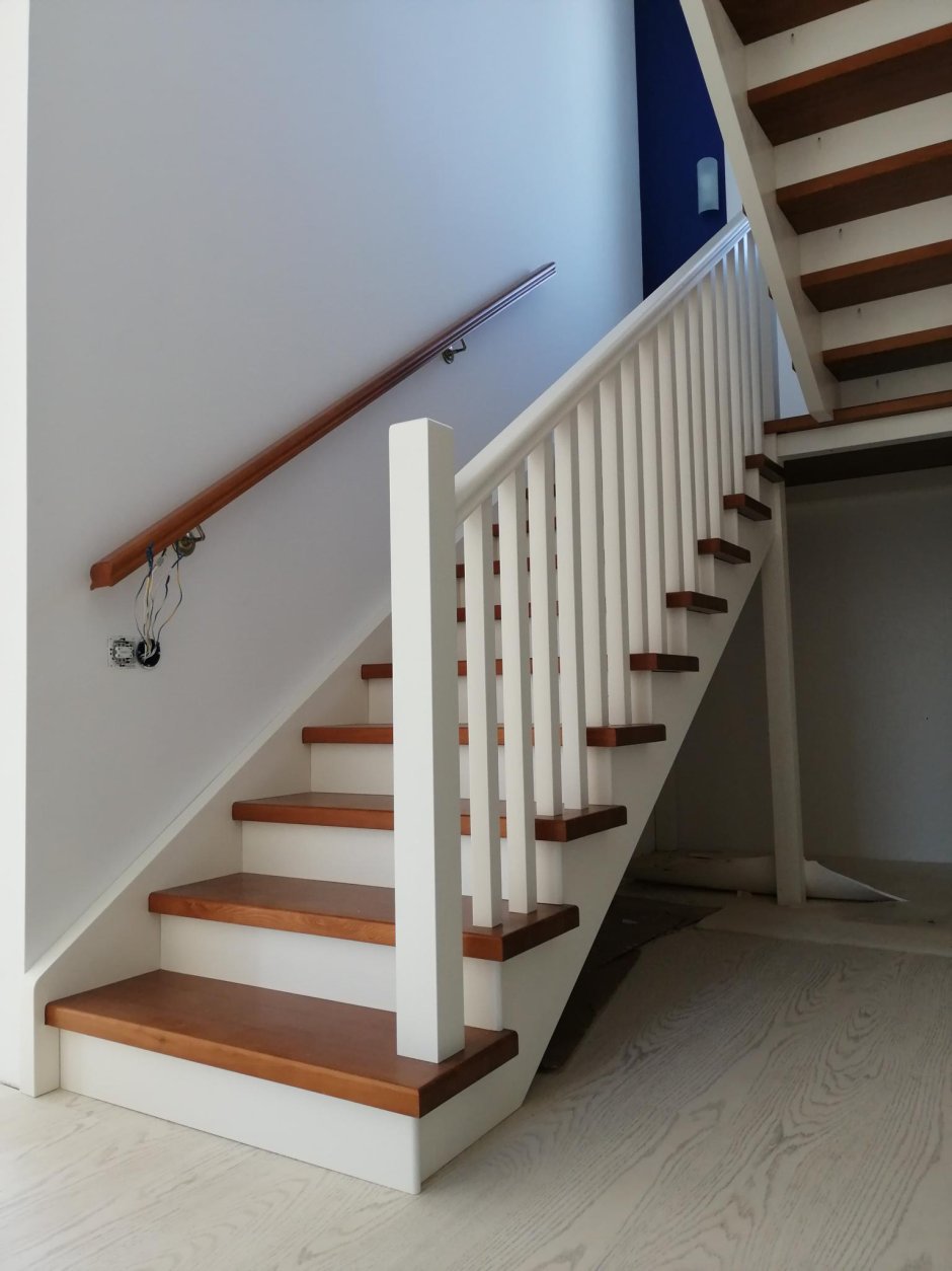 Малогабаритная деревянная лестница, ДЛС-046