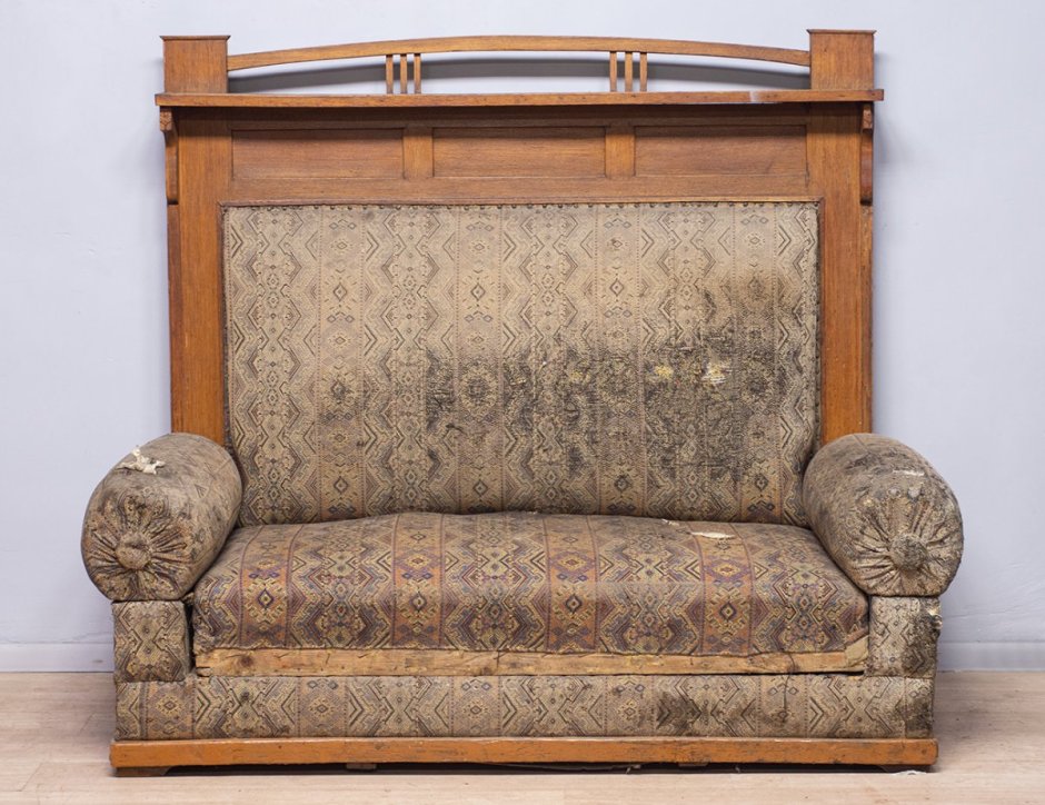 Сталинский диван с высокой спинкой