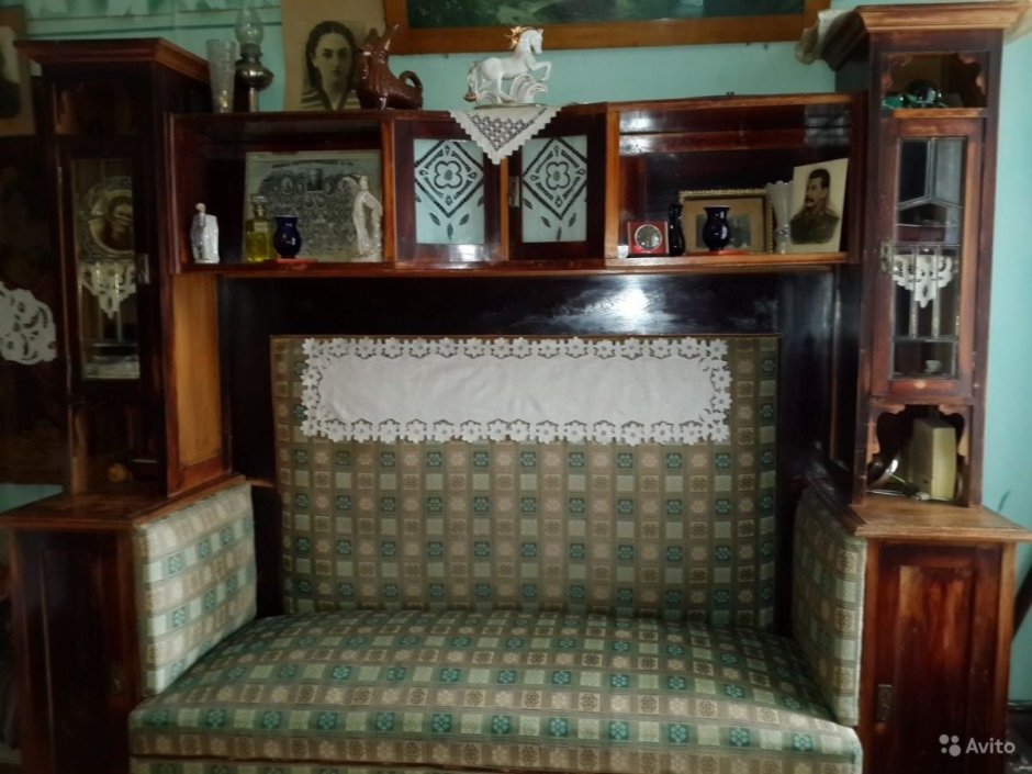 Старинный диван Модерн