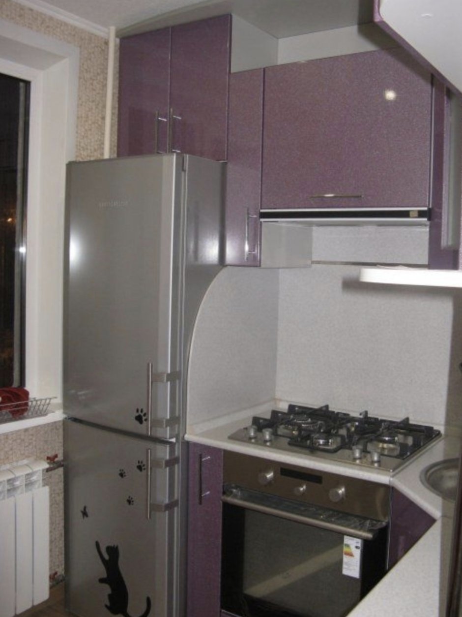 Интерьер кухни 5м.кв с газовой колонкой155на2м