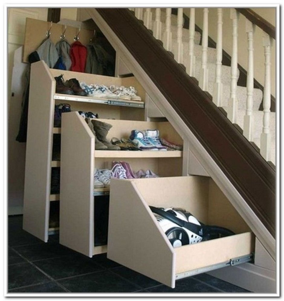 Обувница под лестницей