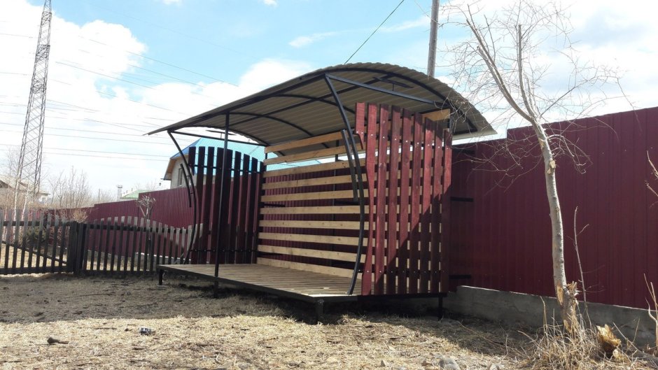 Дровник для дачи с крышей из поликарбоната