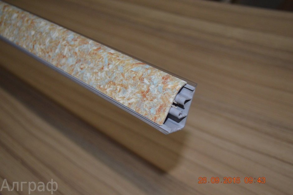 Плинтус Thermoplast ар740 1379