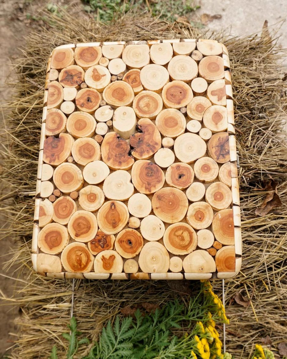 Стол из спилов